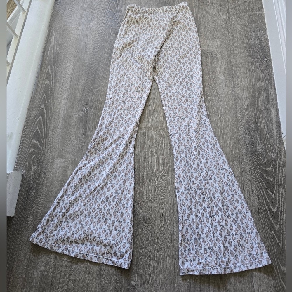 Elegant White and Gray Patterned Pants Stretchy